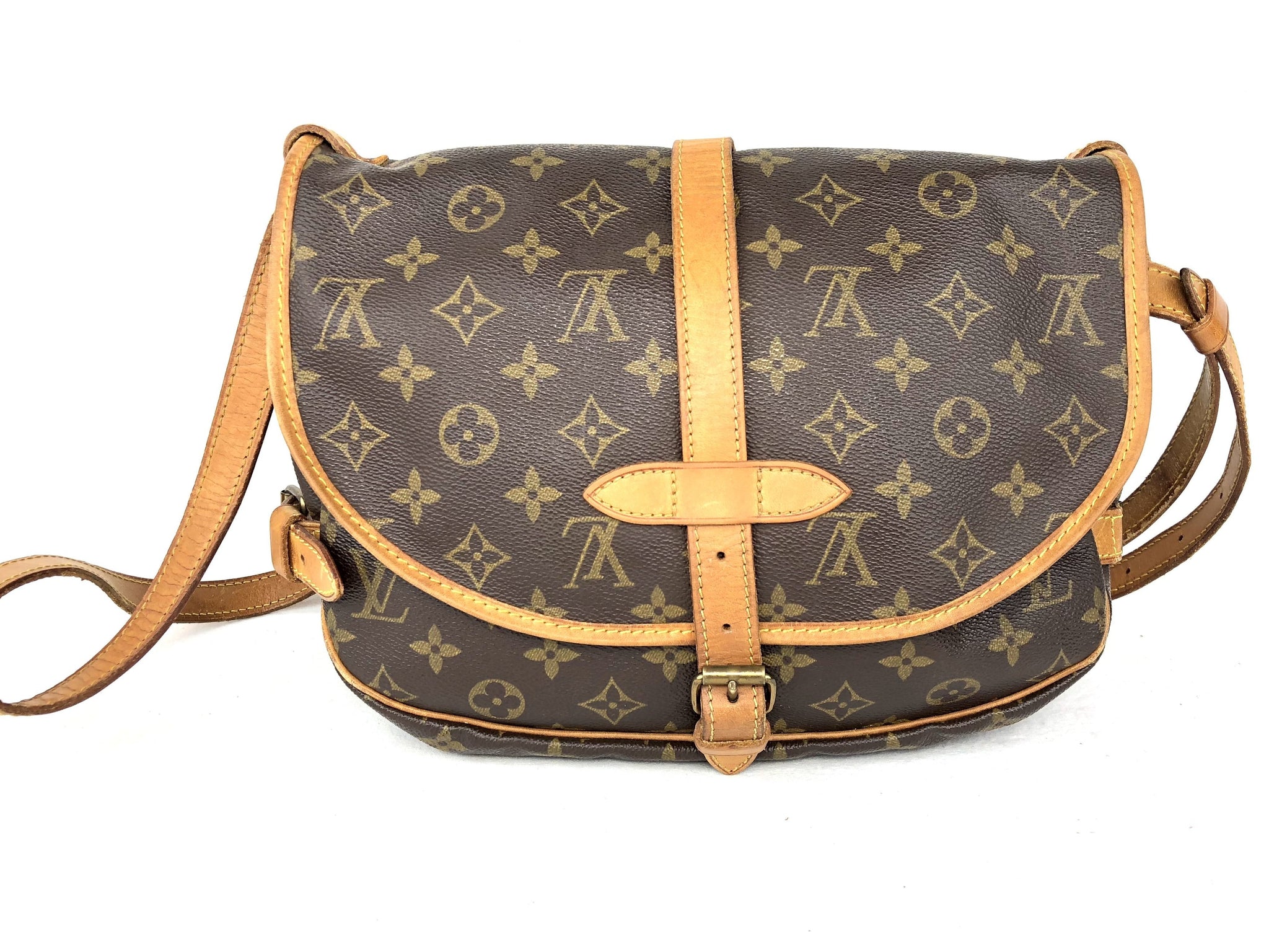 LOUIS VUITTON Mono Saumur 30 Crossbody Bag (AR0950) – Pretty Things Hoarder