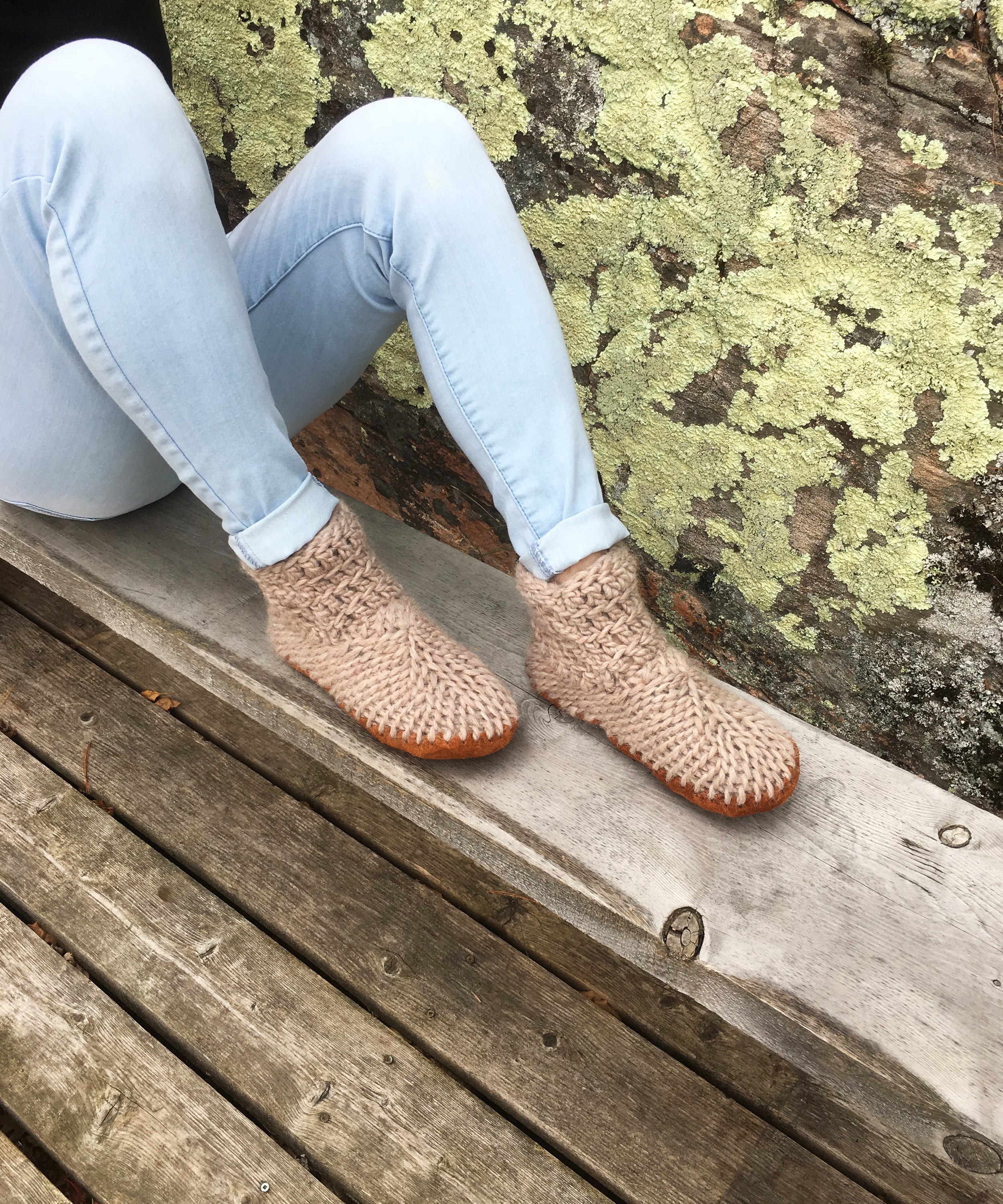 Bootie slippers in grey and blue wool by Wooppers woolen slippers