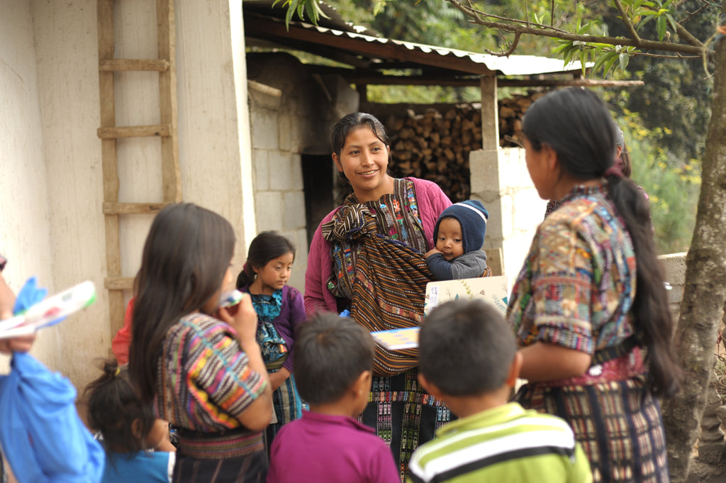 Hiptipico ethical travel blog, guatemalan culture blog, maya culture, women in guatemala, female artisans guatemala, motherhood in guatemala, women and children in central america, maya artisans 