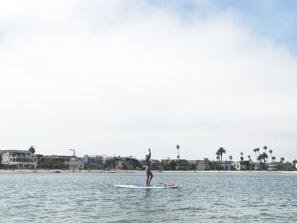 Hiptipico founder and lifestyle blogger Alyssaya riding the waves in Mission Bay