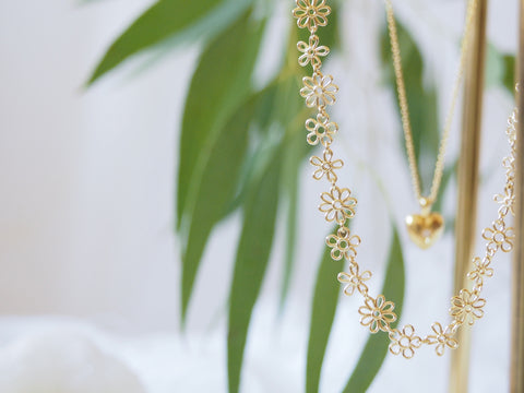 flower doodle necklace in yellow gold vermeil