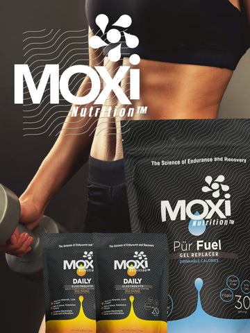 2xs Daily™ Mad Mango and Pür Fuel Pouch in front of female weight lifter