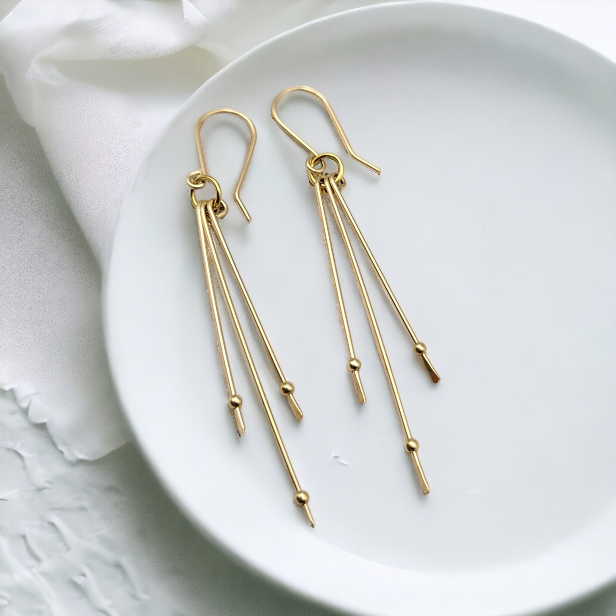 long-dangle-gold-earringsearrings-495538-Photoroom_3