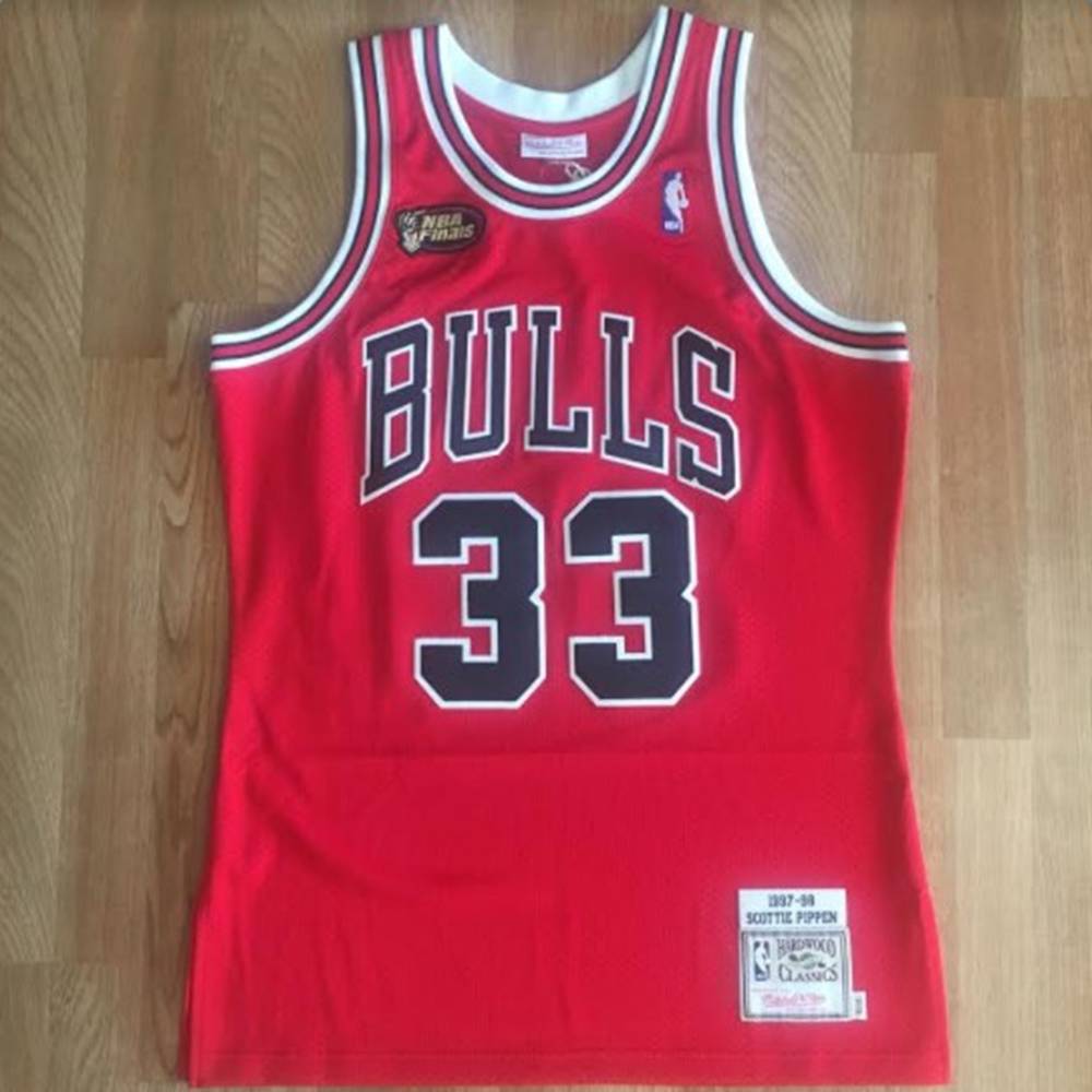 red pippen jersey