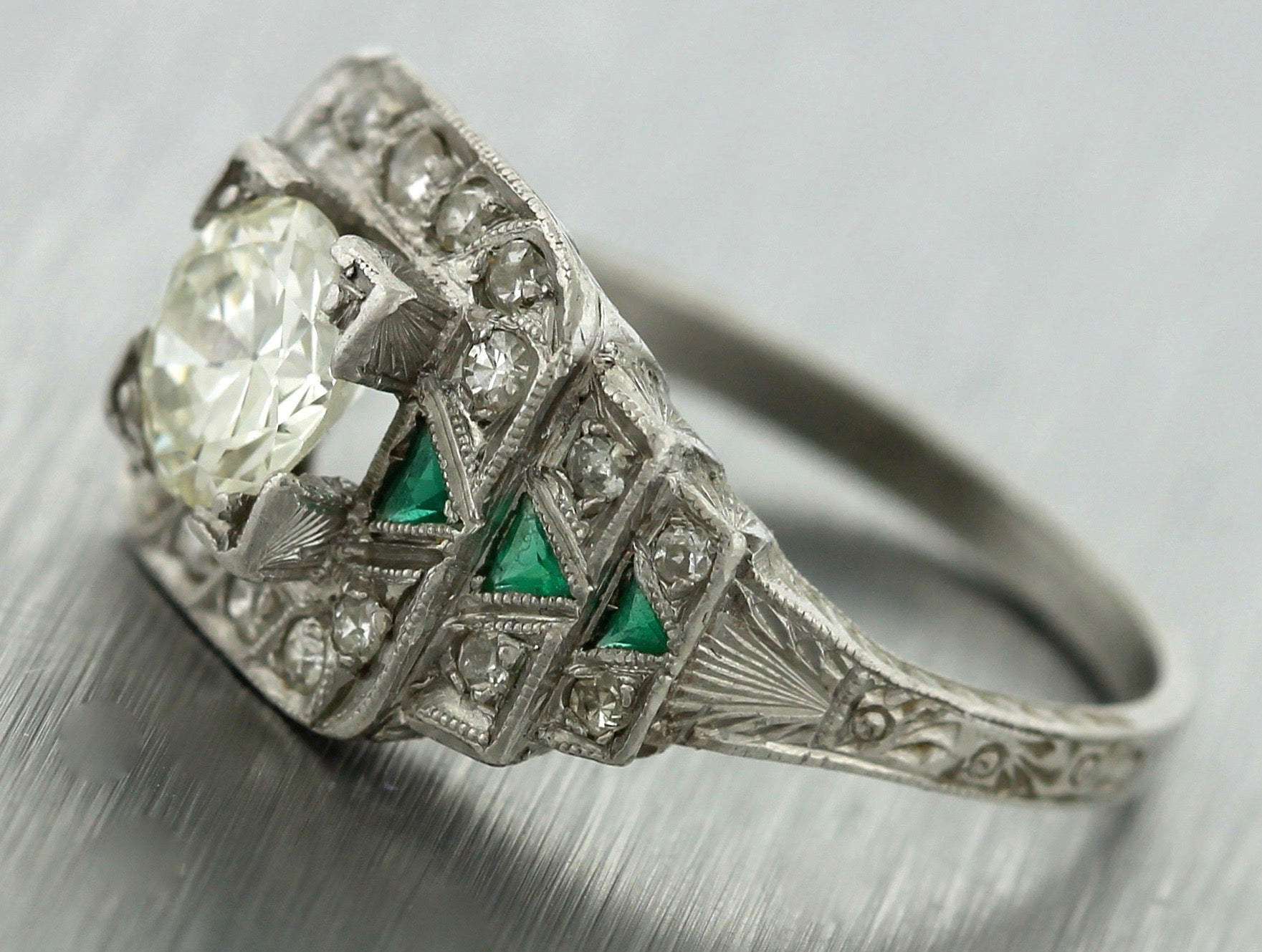 Ladies Antique Art Deco Estate Platinum 1.29ctw Diamond Emerald Engage