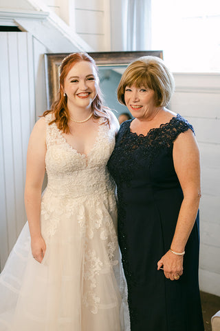 bride and her mom