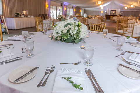 wedding reception table with hydrangeas