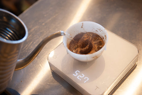 【カッピングの手順】4段階からコーヒーを評価する