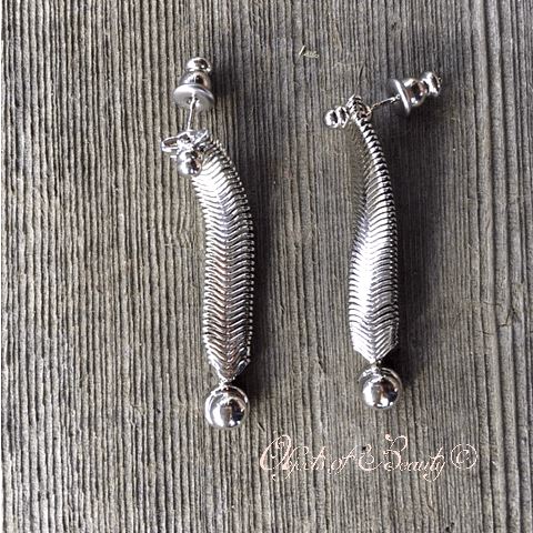 https://cdn.shopify.com/s/files/1/1133/7544/products/racer-sg-liquid-metal-snake-earrings-earrings-sergio-gutierrez-liquid-metal-jewelry-407155.jpg?v=1627152623