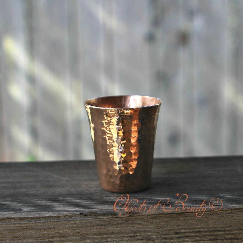 https://cdn.shopify.com/s/files/1/1133/7544/products/sharpshooter-copper-shot-glass-sertodo-copper-copper-cup-sertodo-copper-157630_1600x.jpg?v=1627152960