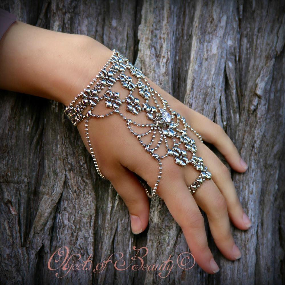 https://cdn.shopify.com/s/files/1/1133/7544/products/sultana-hand-flower-sg-liquid-silver-bracelet-sergio-gutierrez-bracelets-sergio-gutierrez-liquid-metal-jewelry-428541.jpg?v=1627154257