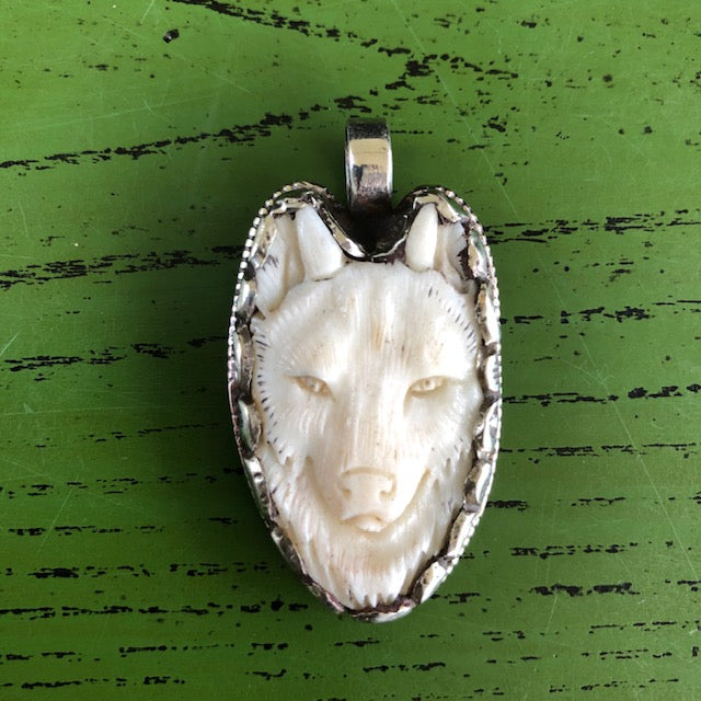 https://cdn.shopify.com/s/files/1/1133/7544/products/wolf-pendant-necklace-carved-bone-yellowstone-collection-wolf-necklace-objects-of-beauty-478657_2000x2000.jpg?v=1653931964