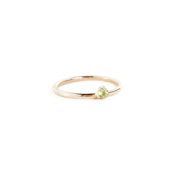 Three Claw Mini Peridot Ring in Yellow Gold