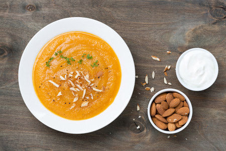 Gulerodssuppe med økologiske mandler 