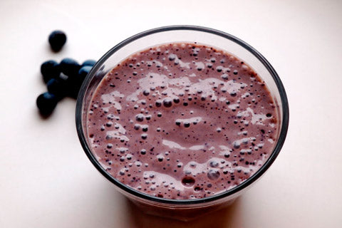 chia blåbær smoothie med økologiske chiafrø