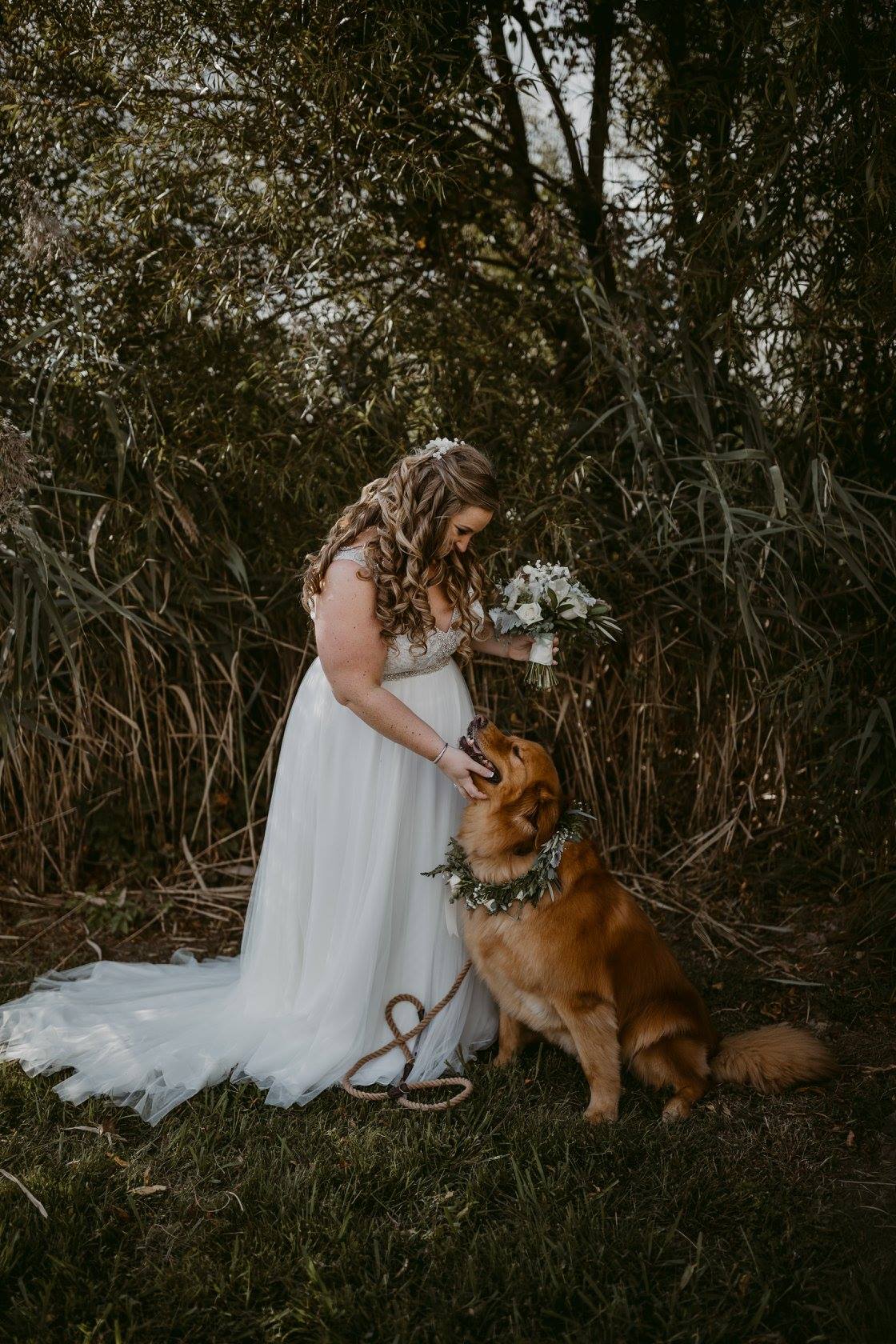 little miss lovely floral design // ocean city maryland wedding florist // micky fins ocean city inlet beach wedding // the hursts photography