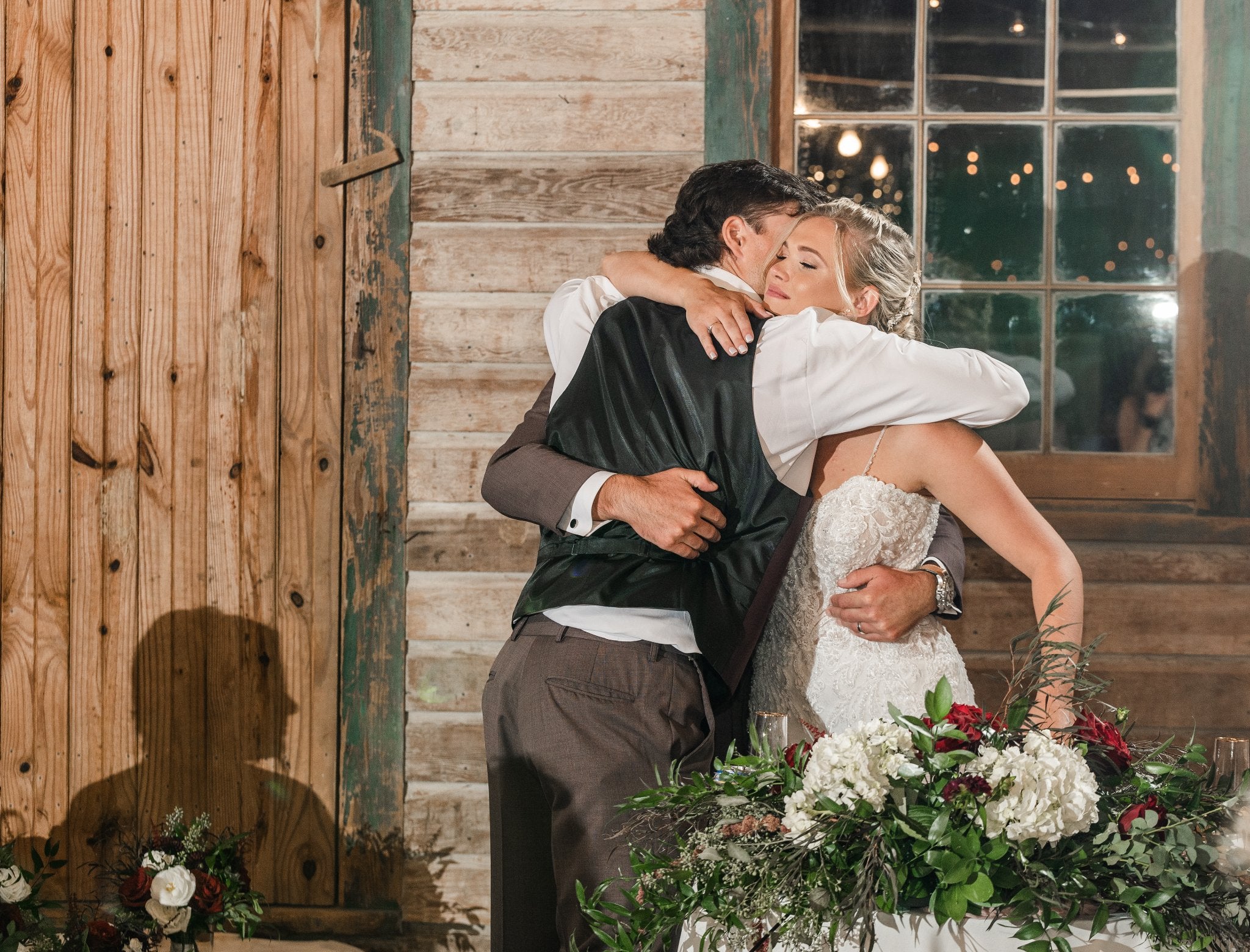 little miss lovely floral design // vessey orchard wedding westover crisfield md