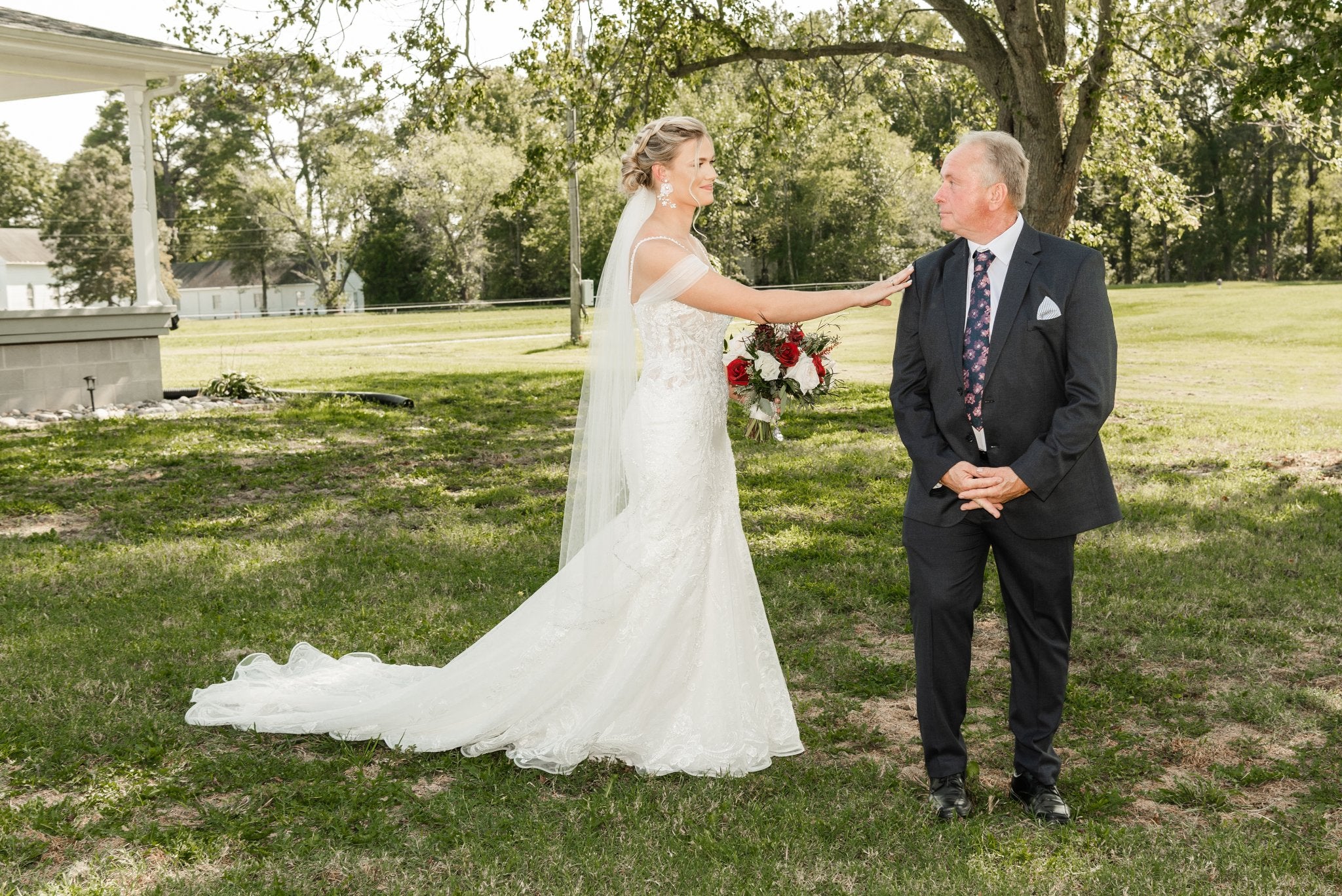 little miss lovely floral design // vessey orchard wedding westover crisfield md