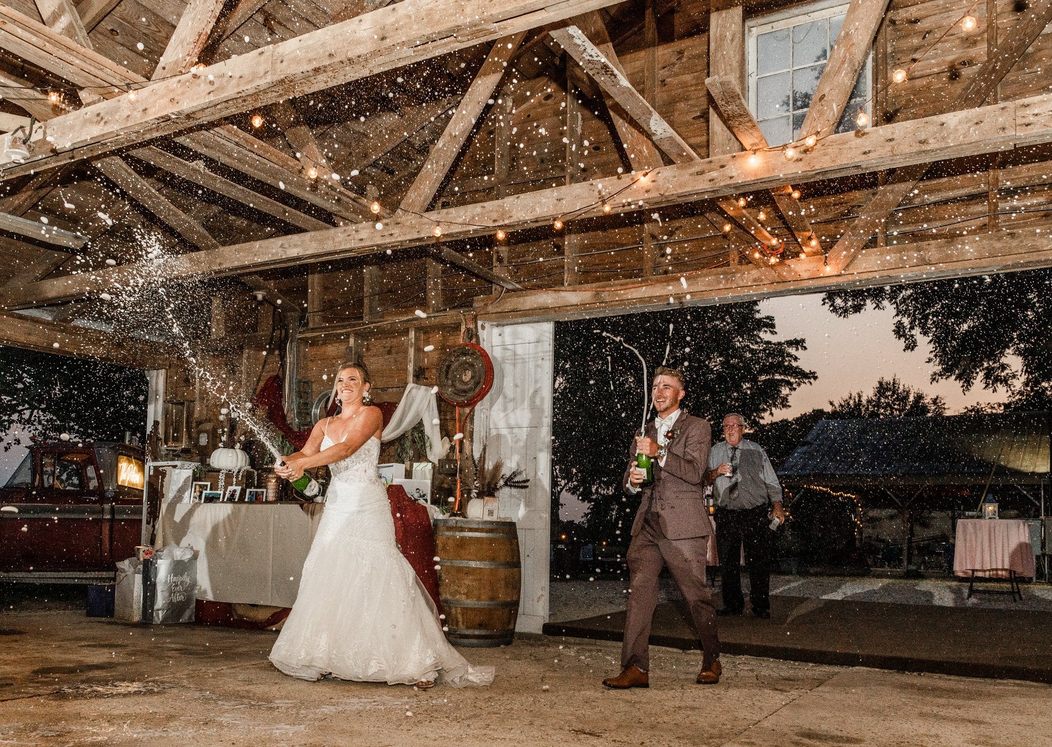 little miss lovely floral design // vessey orchard wedding westover crisfield md