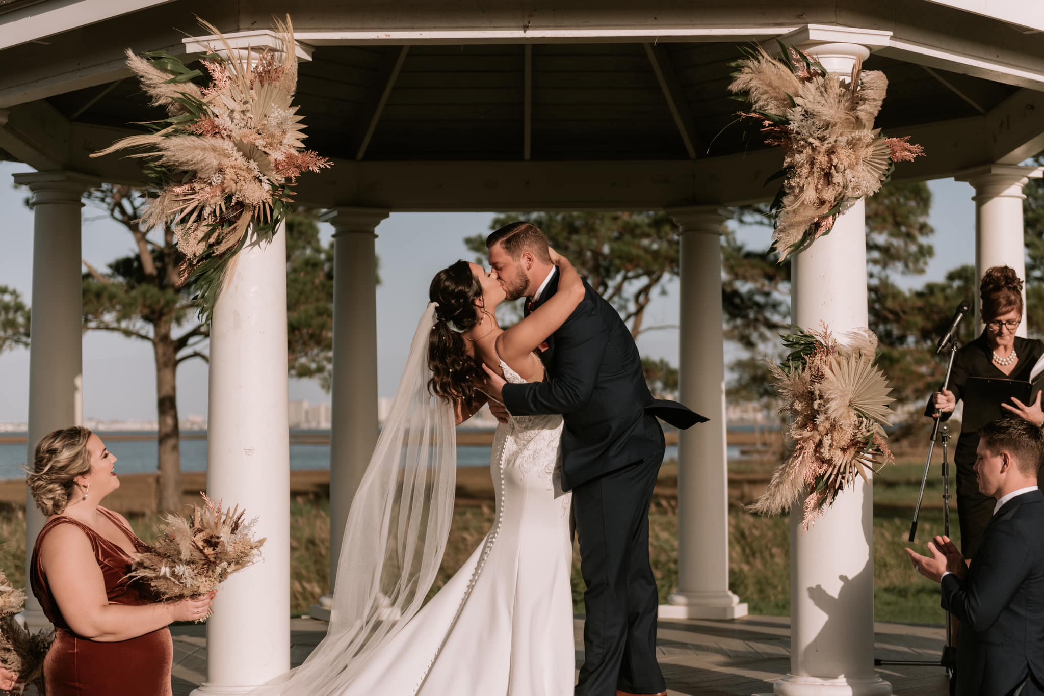 little miss lovely floral design // lighthouse sound wedding in bishopville, md wedding florist