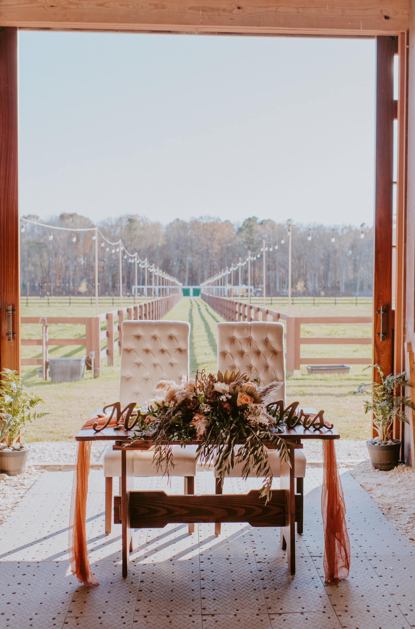 little miss lovely floral design // castle hill farm wedding in snow hill, md // snow hill md wedding florist