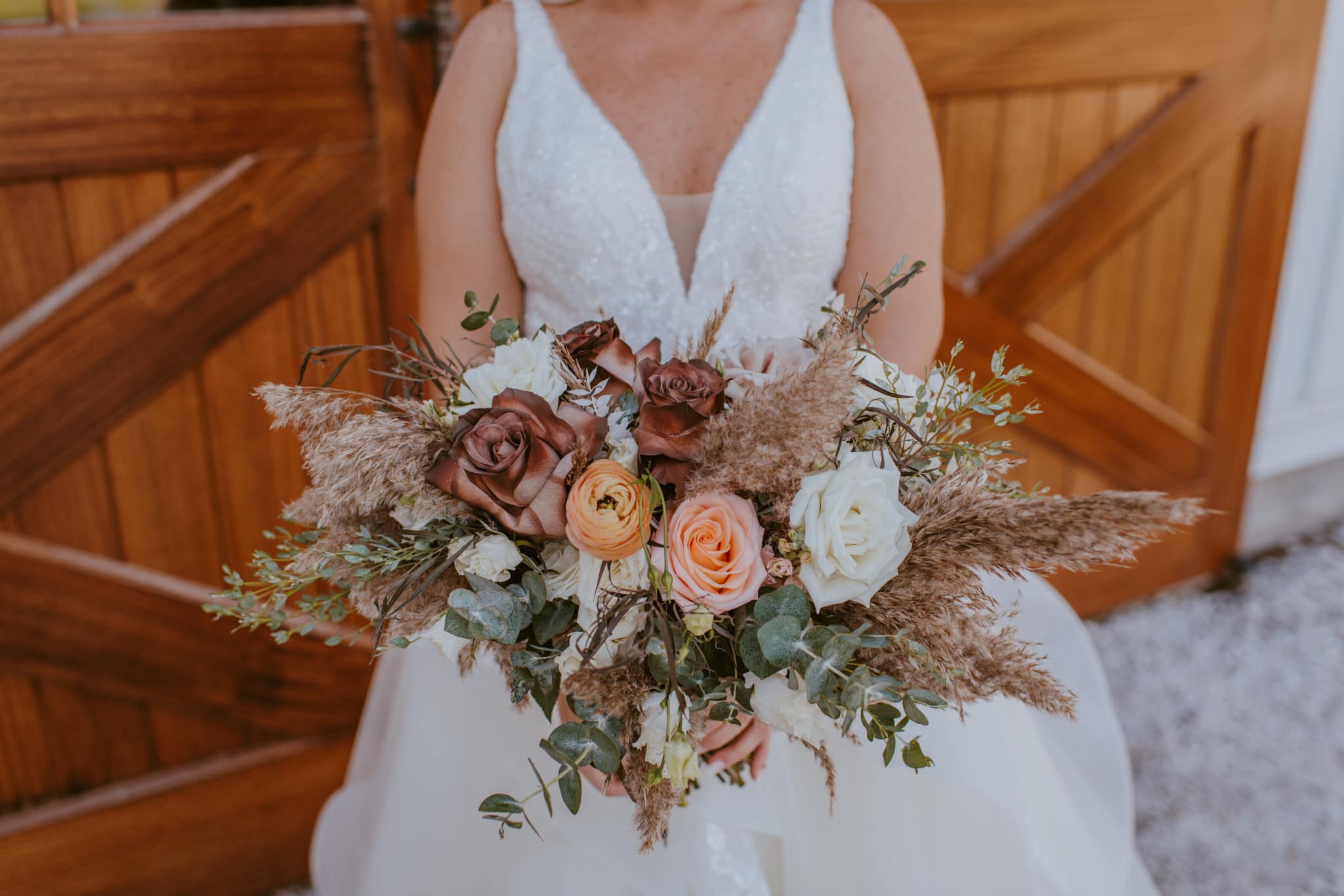 little miss lovely floral design // castle hill farm wedding in snow hill, md // snow hill md wedding florist