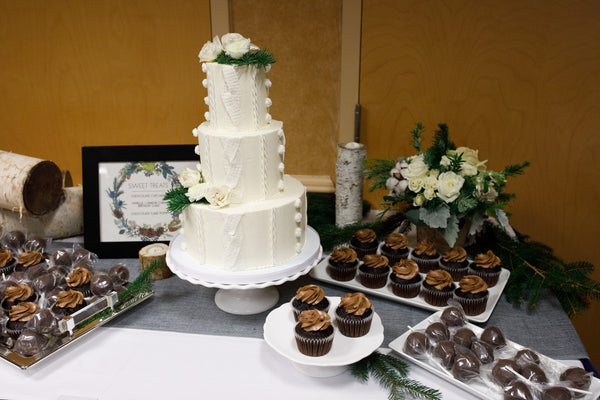 little miss lovely floral design // winter wedding birthday event at Atlantic Sands Hotel in Rehoboth DE // The Beards Photography