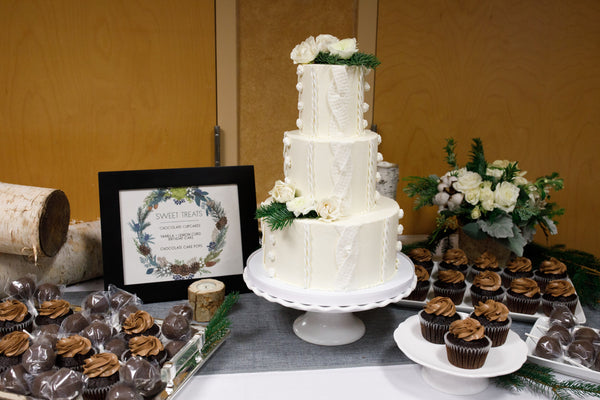 little miss lovely floral design // winter wedding birthday event at Atlantic Sands Hotel in Rehoboth DE // The Beards Photography