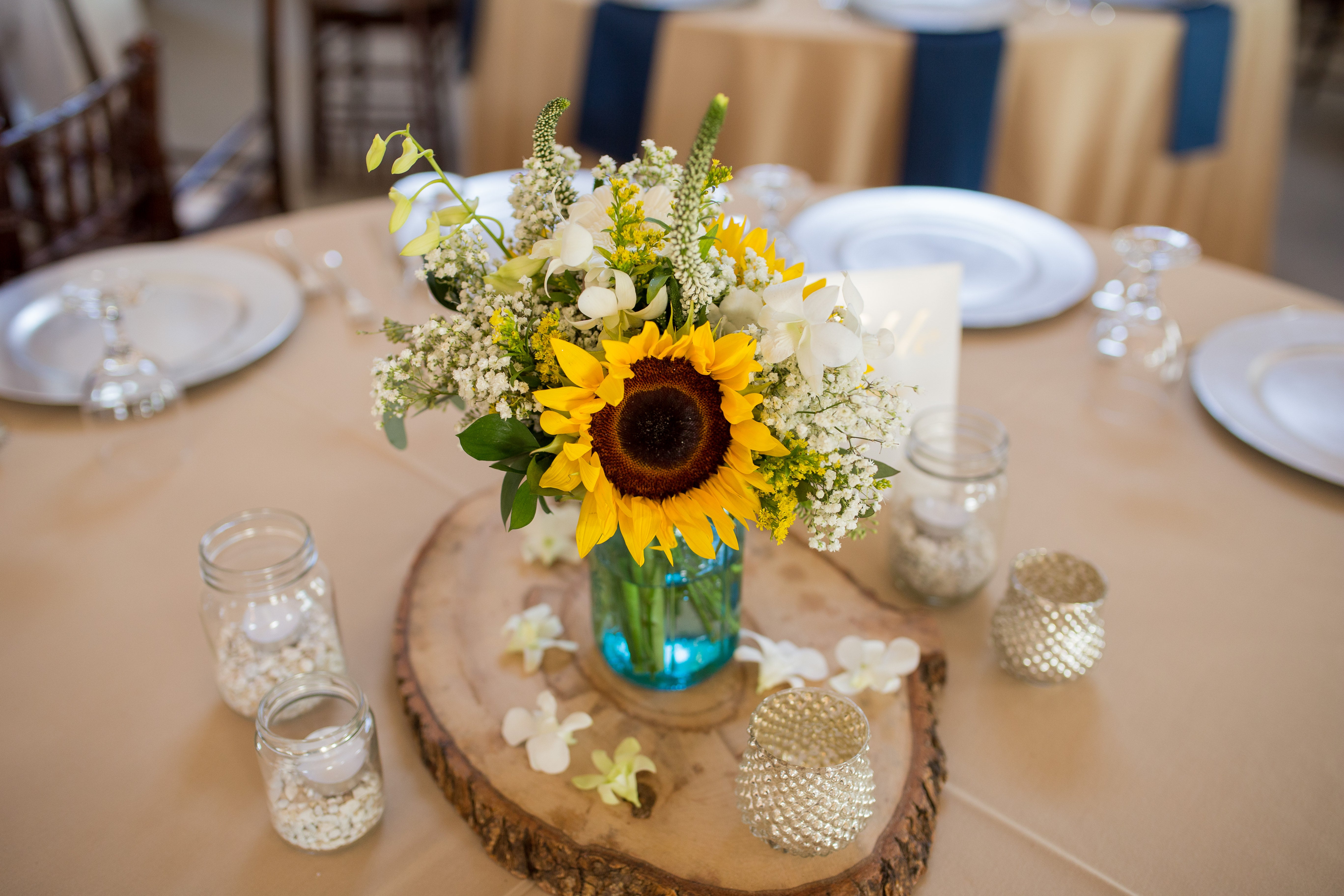 little miss lovely floral design // kylan barn delmar md wedding // rustic sunflower and white rose bouquets wedding flowers