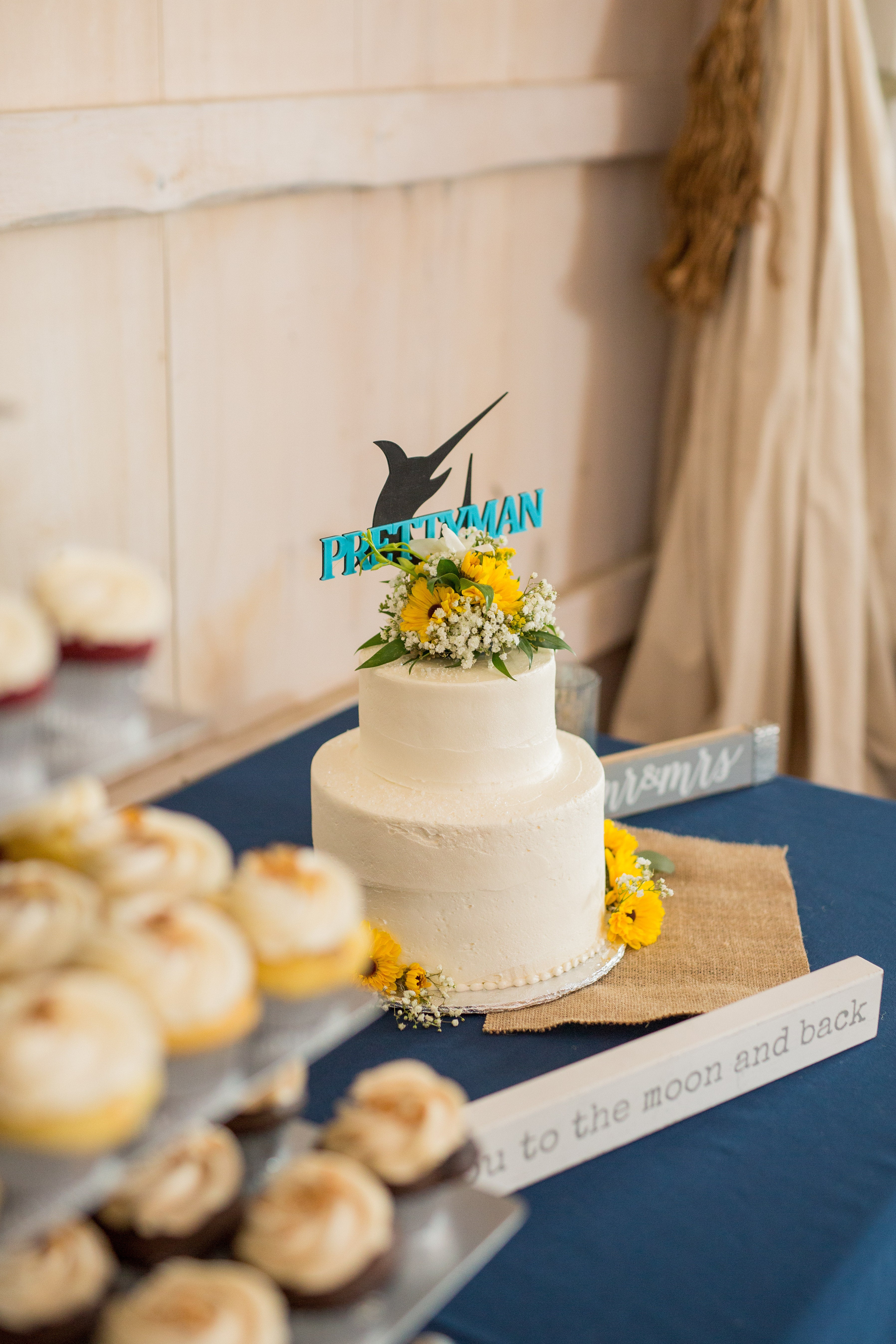 little miss lovely floral design // kylan barn delmar md wedding // rustic sunflower and white rose bouquets wedding flowers