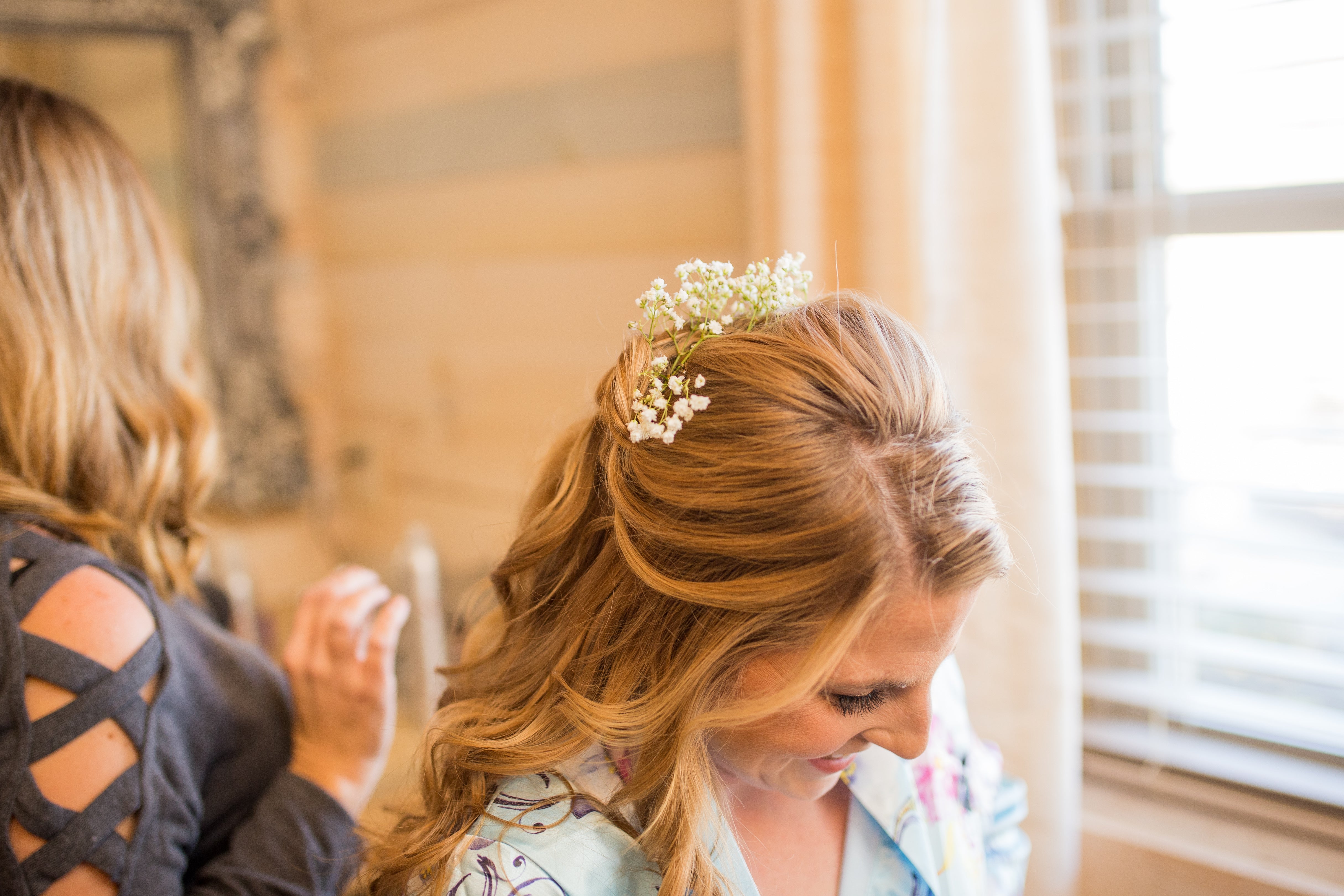 little miss lovely floral design // kylan barn delmar md wedding // rustic sunflower and white rose bouquets wedding flowers