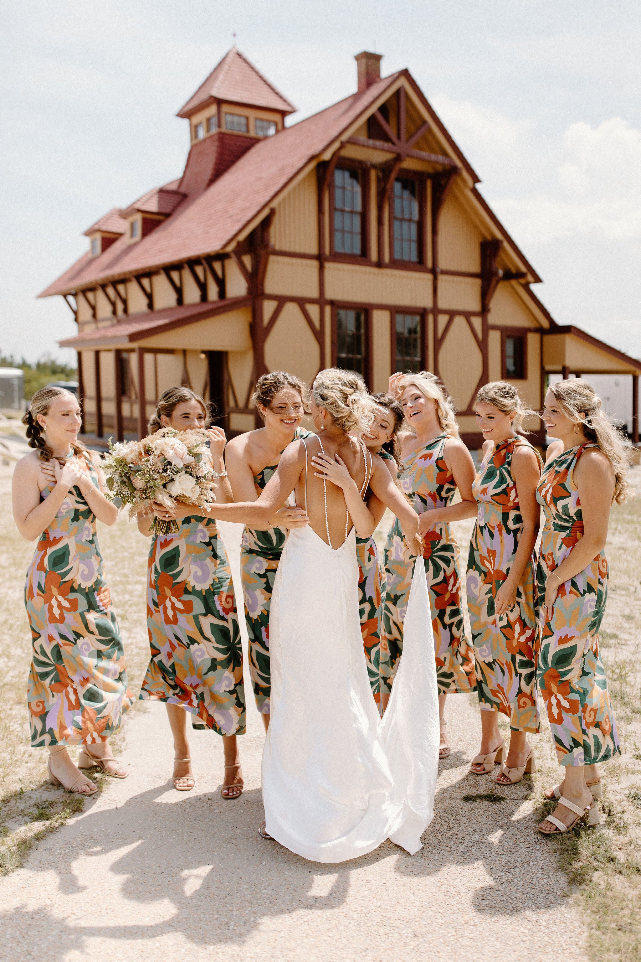 little miss lovely floral design // indian river life saving station wedding // rehoboth beach dewey beach wedding florist