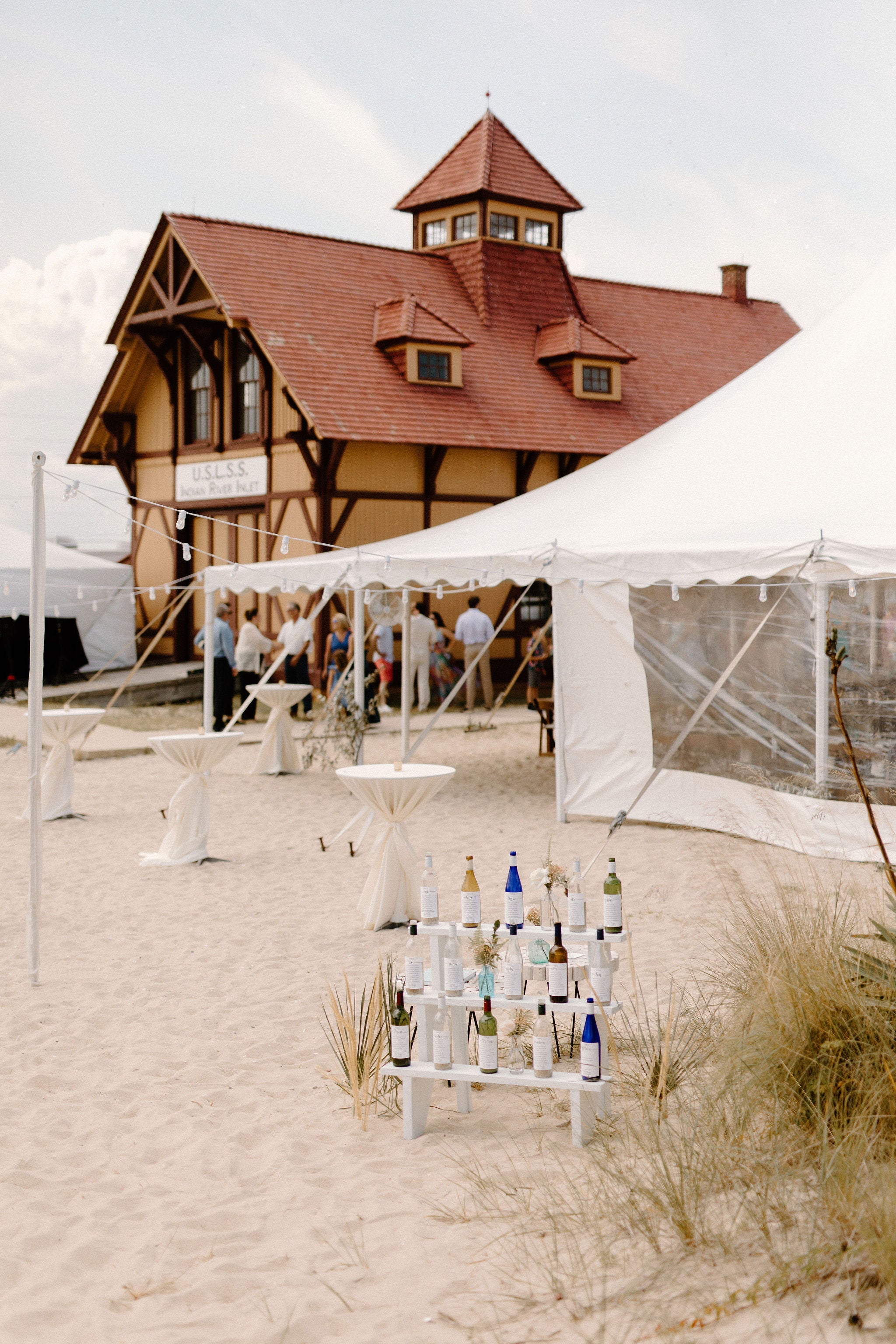 little miss lovely floral design // indian river life saving station wedding // rehoboth beach dewey beach wedding florist