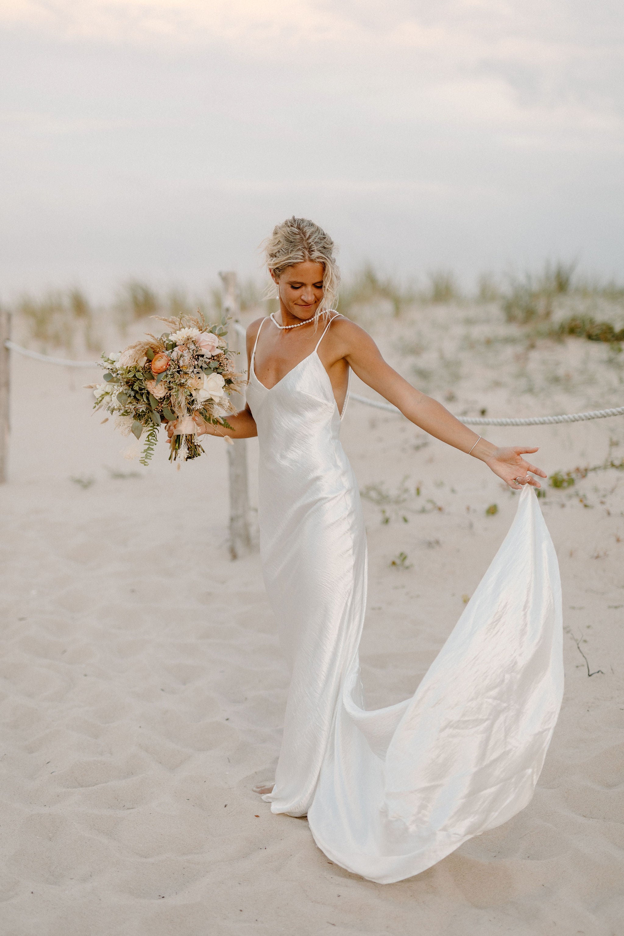 little miss lovely floral design // indian river life saving station wedding // rehoboth beach dewey beach wedding florist