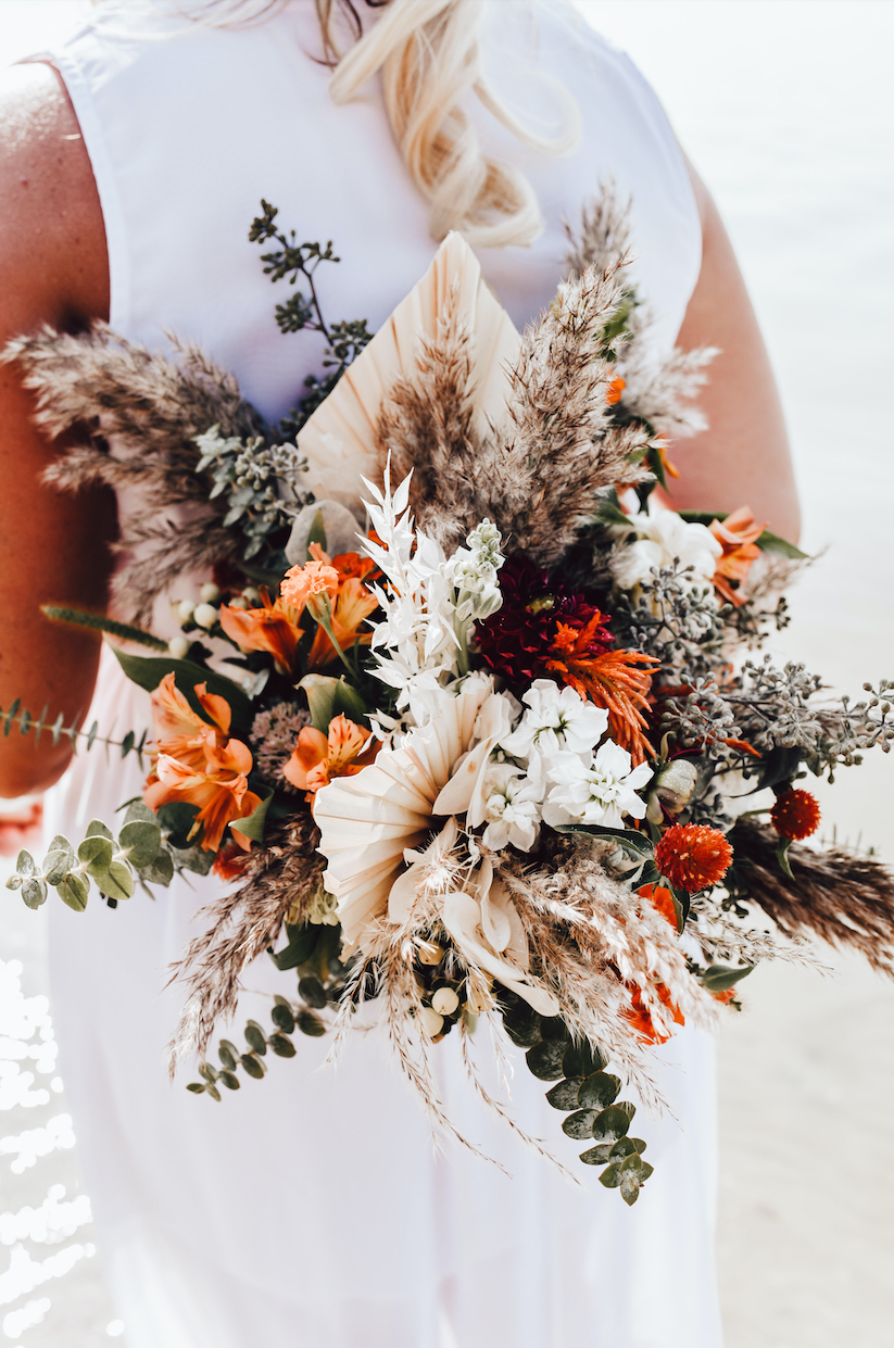 little miss lovely floral design // wedding florist assateague national park berlin, md