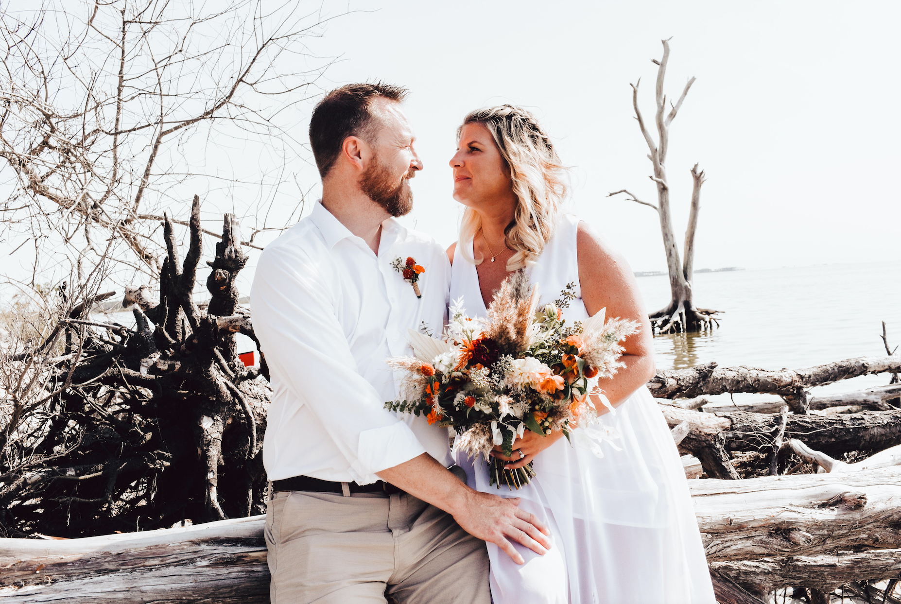 little miss lovely floral design // wedding florist assateague national park berlin, md