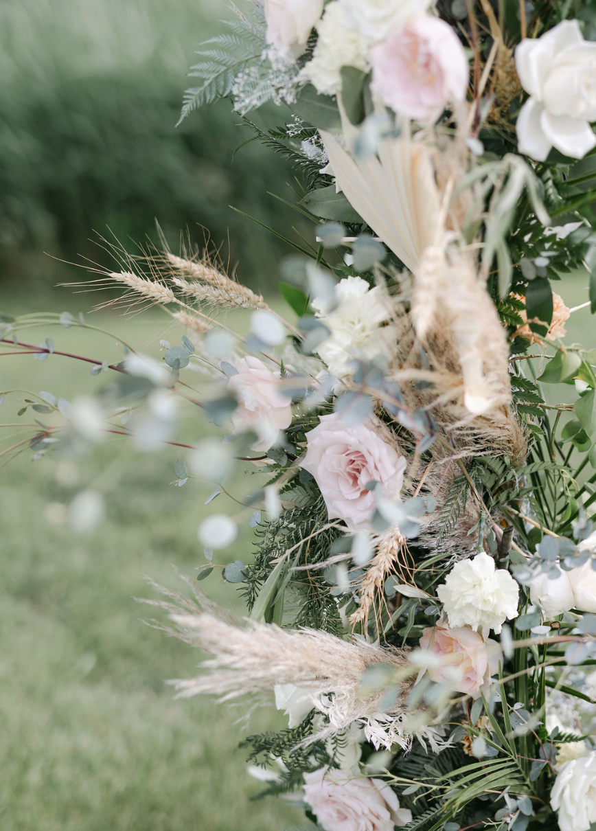 little miss lovely floral design // signatures at bayside fenwick island selbyville de wedding florist