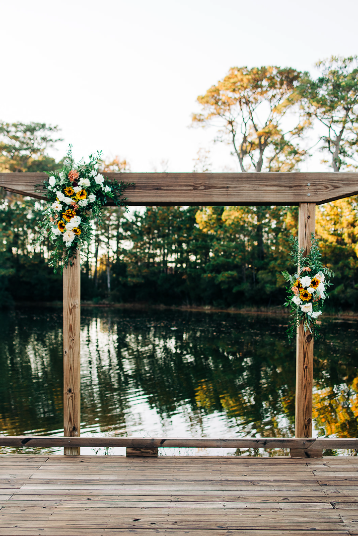 little miss lovely floral design // signatures at bayside resort fenwick island selbyville de wedding florist