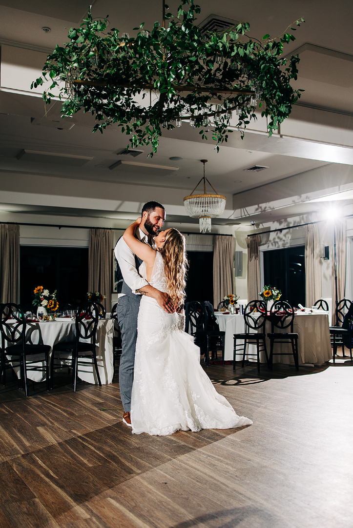 little miss lovely floral design // signatures at bayside resort fenwick island selbyville de wedding florist