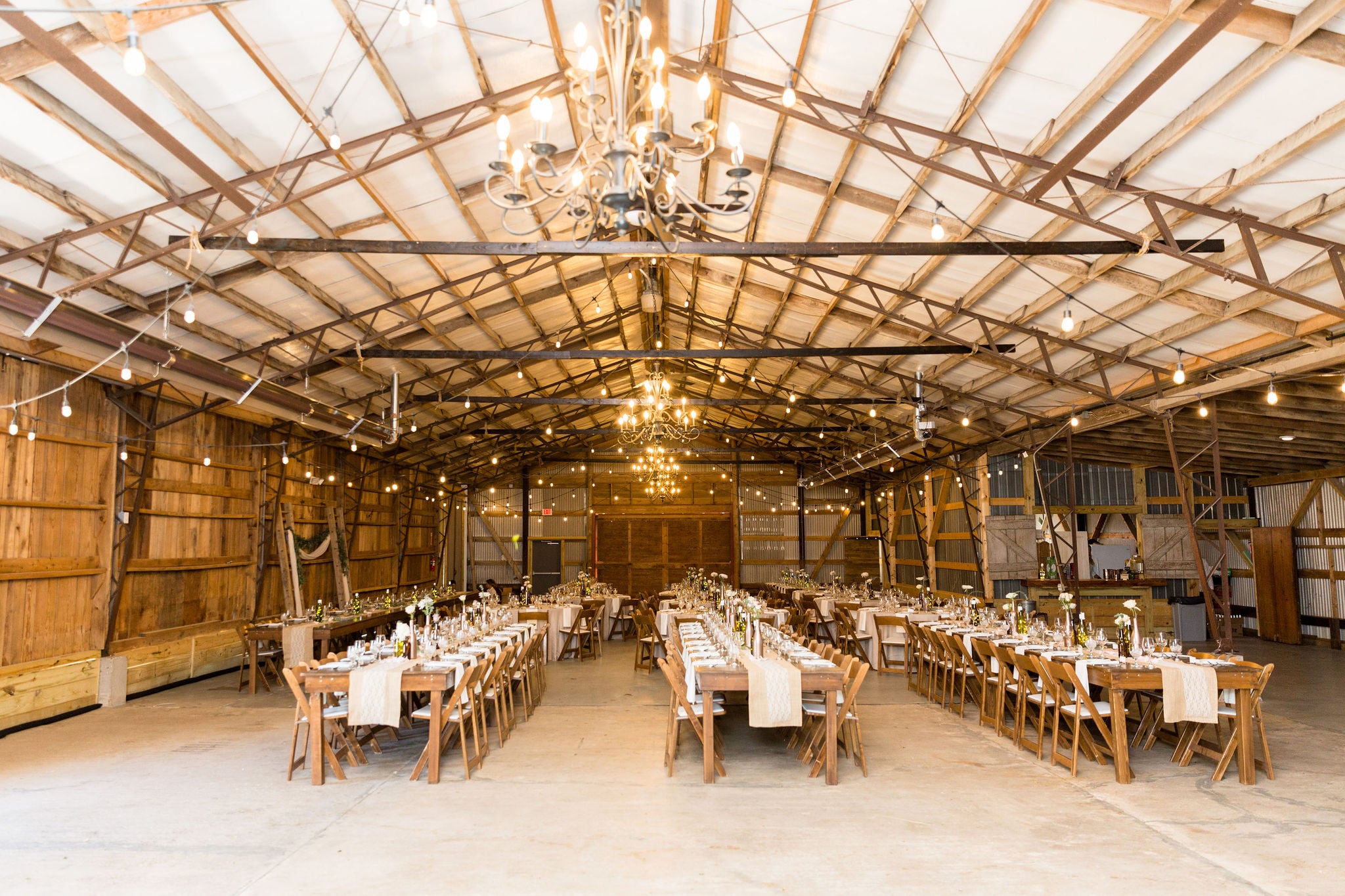 little miss lovely floral design // covered bridge inn wedding lewes, de // mauve and ivory wedding