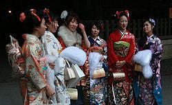 Wikipedia picture: Seijin no hi, young women in Harajuku