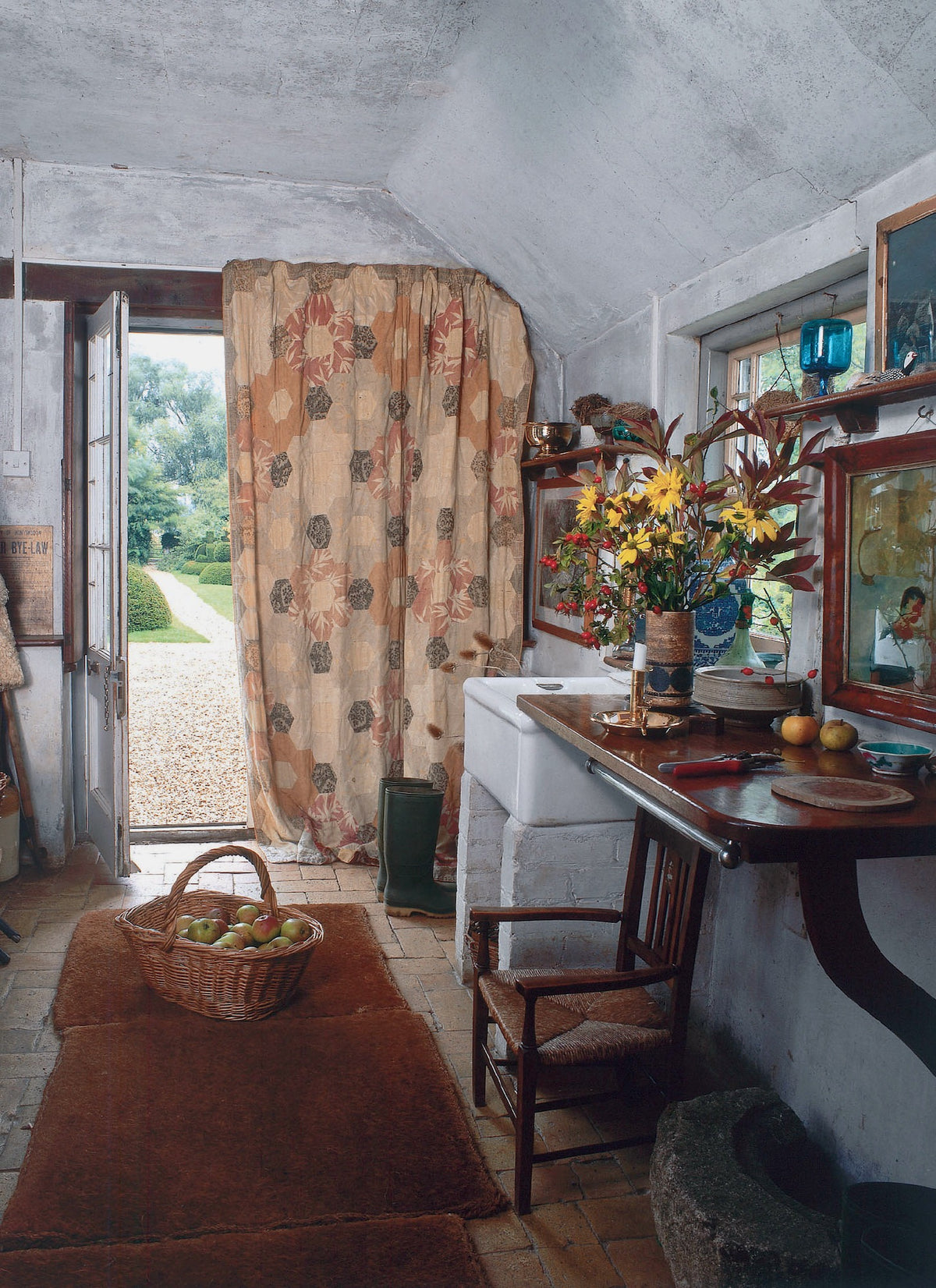 Lucy Boston - Her Life, Her Patchwork, and Her Legacy of Design – Tales ...