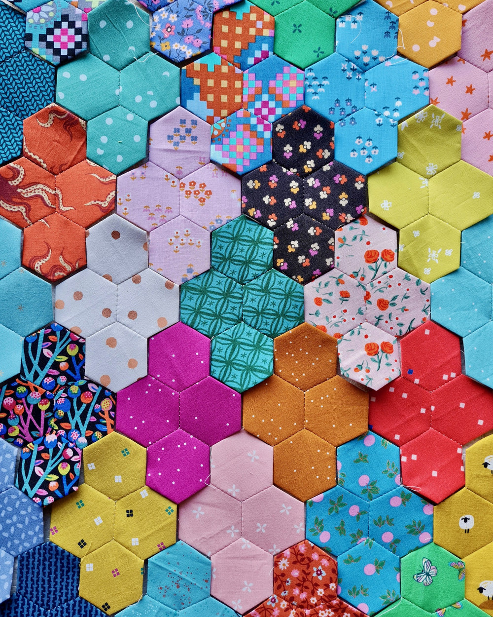 Haypenny Quilt - a Modern EPP Hexagon Quilt – Tales of Cloth