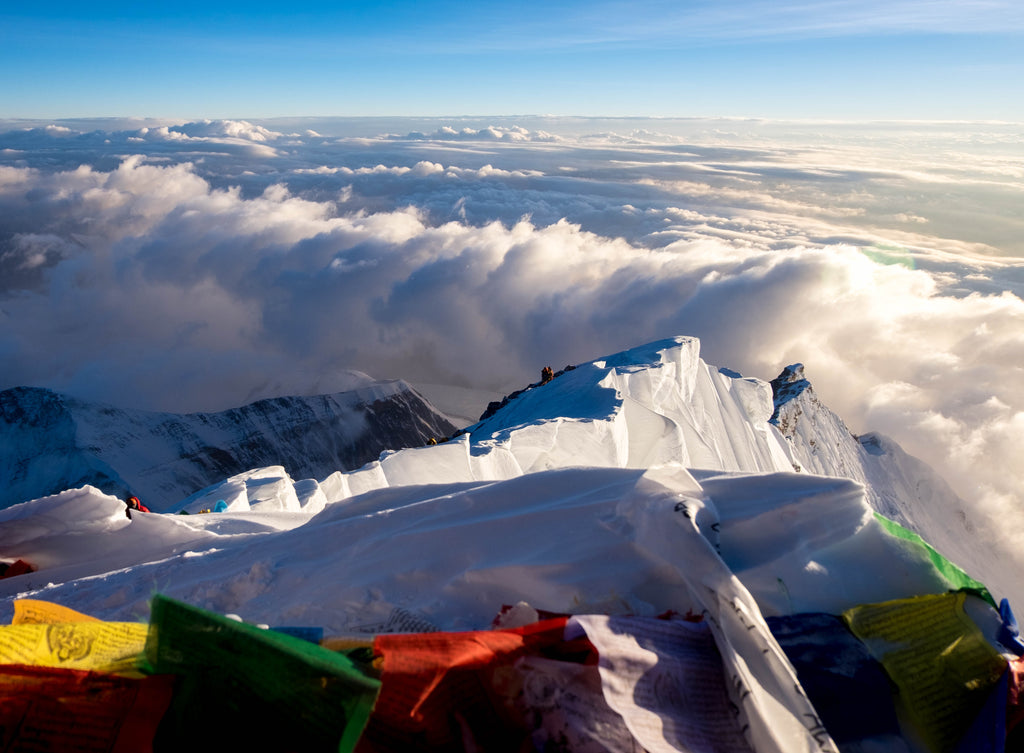 prayer flags over mt everest