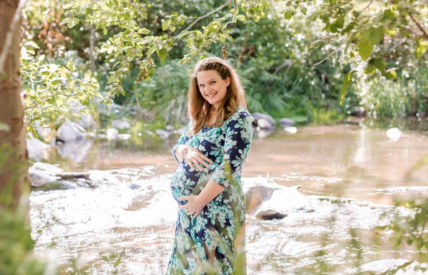 Pregnant mama in nature