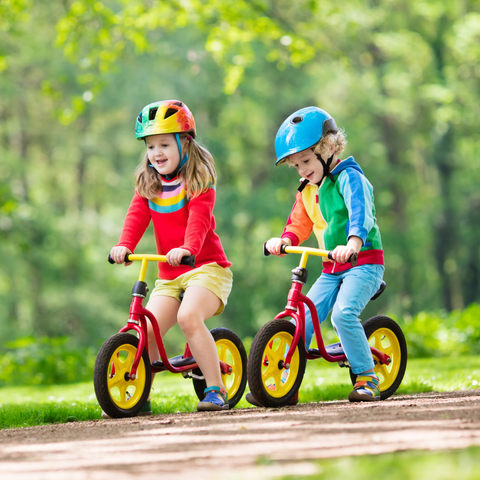 kids playing inrainbow clothes