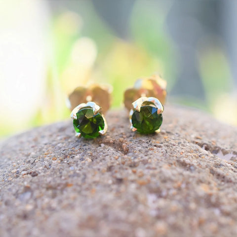 14KYG Chrome Diopside Stud Earrings