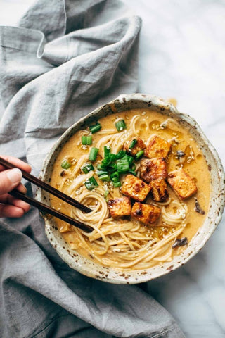 simple vegan recipe - spicy ramen with tofu