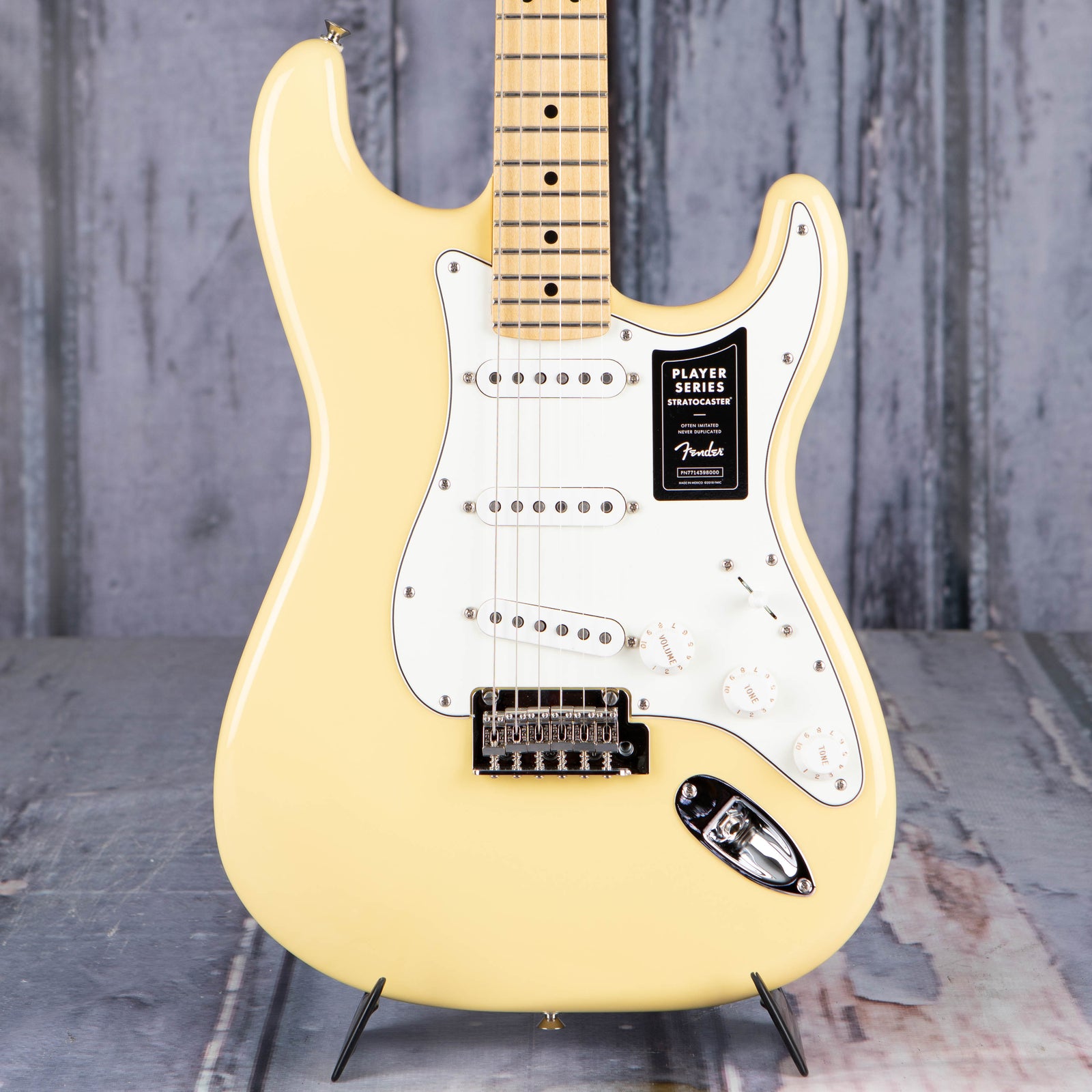 fender player stratocaster buttercream maple neck