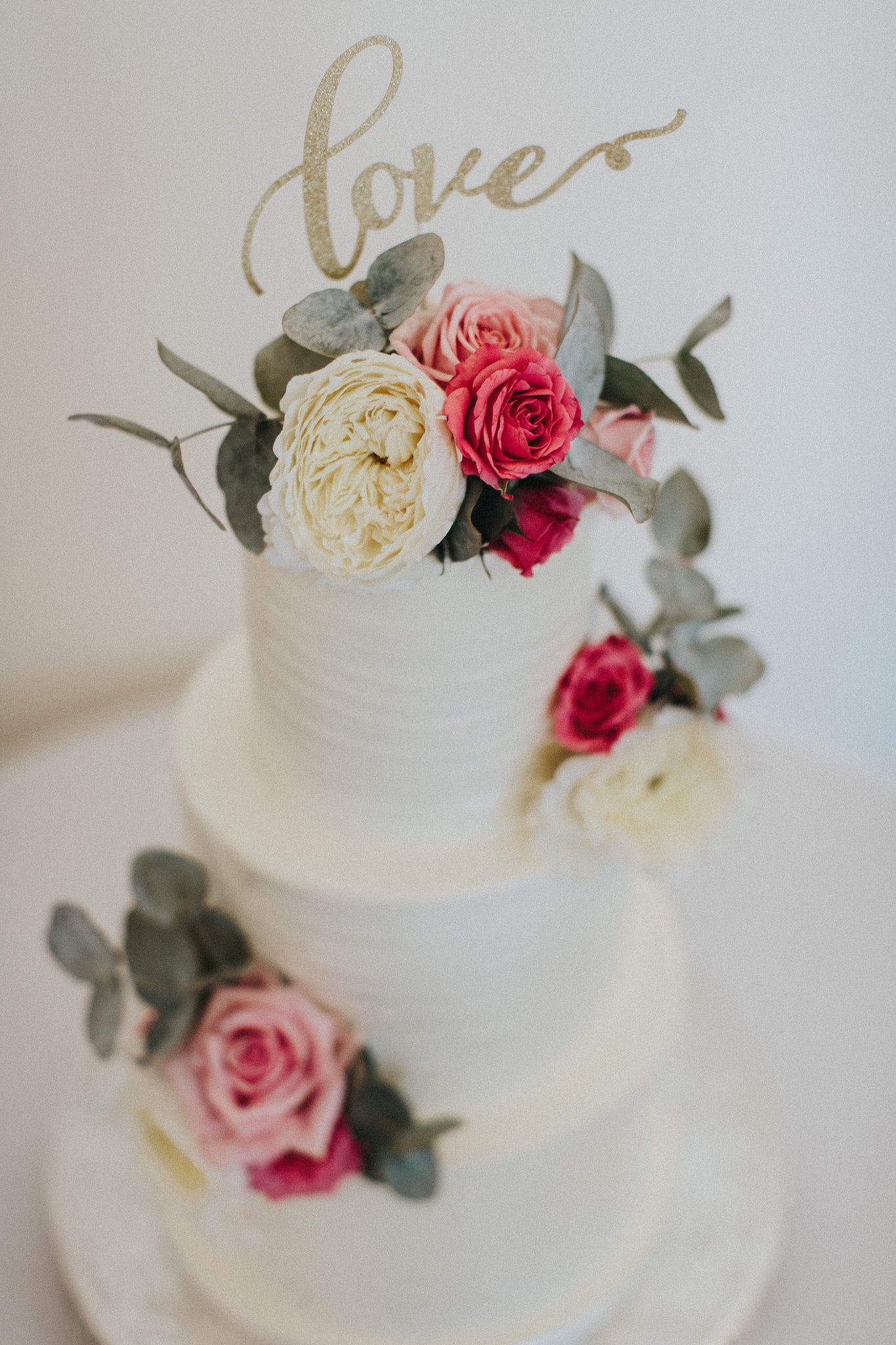 Nottingham Wedding Flowers with Wedding Cake